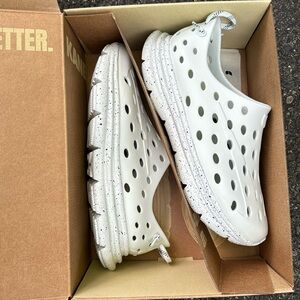 Women’s size 10 Kanes